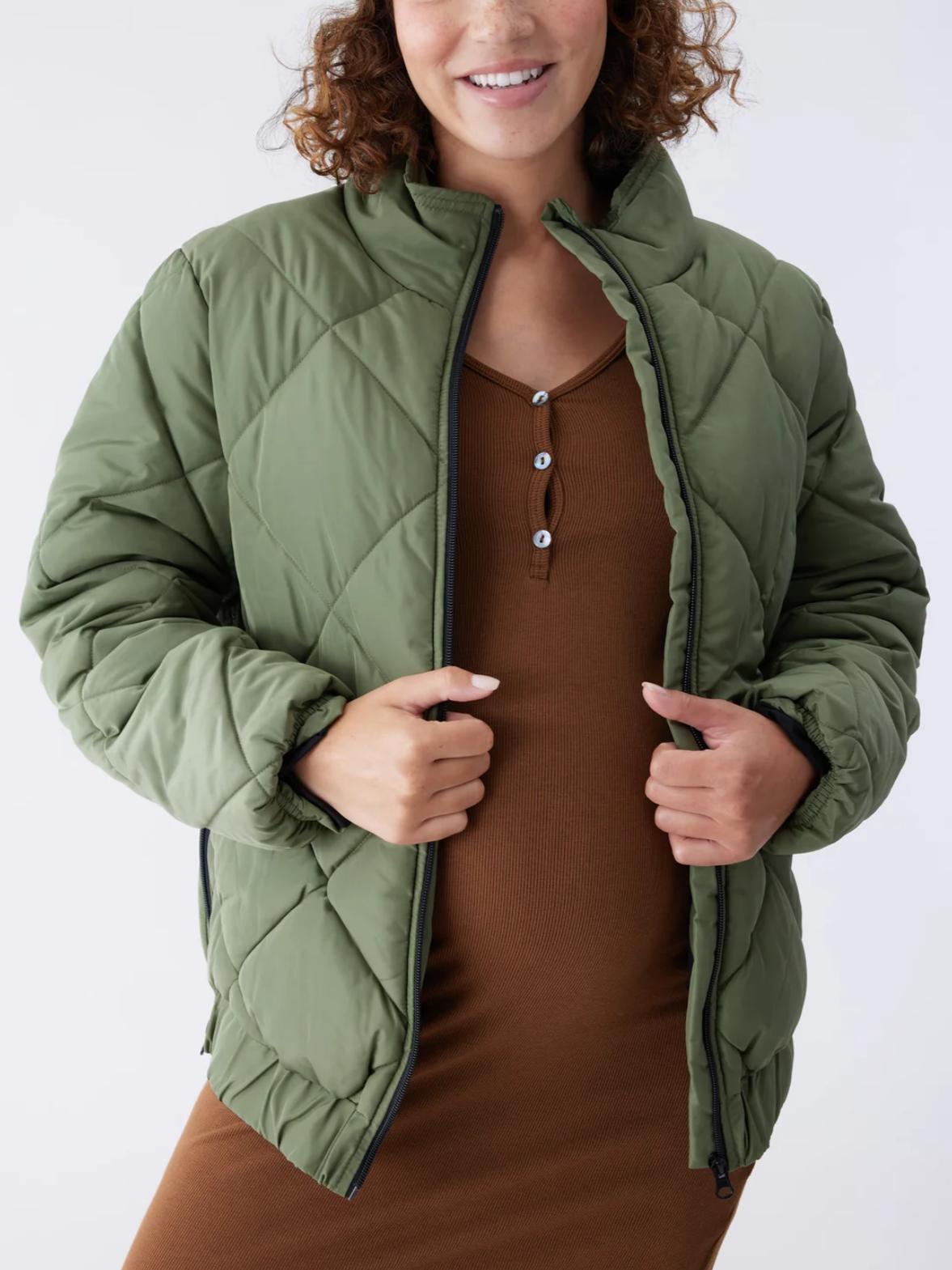 Ingrid & Isabel - Grow with You Maternity Puffer Jacket - Sz XSM