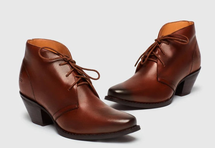 Chalo Berlin lace up